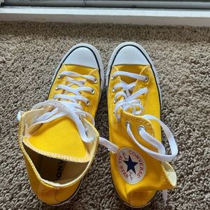 Converse Chuck Taylor Allstar Hightop sneakers Women’s size 8.